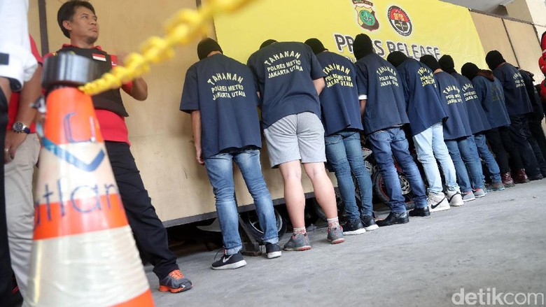Hasil Tes Kesehatan 10 Tersangka Pesta Gay Dikoordinasikan ke Dinkes Hasil Tes Kesehatan 10 Tersangka Pesta Gay Dikoordinasikan ke Dinkes