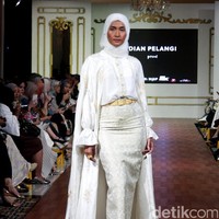 Koleksi Dian Pelangi Fall/Winter 2017. Foto: Mohammad Abduh/Wolipop