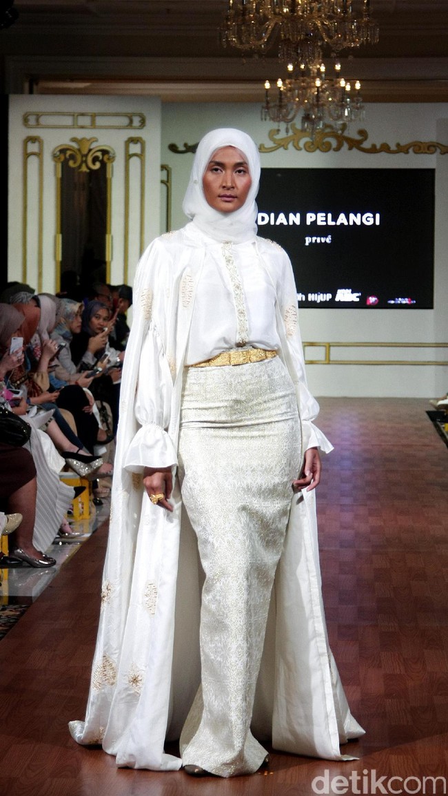 Koleksi Dian Pelangi Fall/Winter 2017. Foto: Mohammad Abduh/Wolipop
