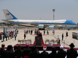 Trump Tempuh Penerbangan Langsung Pertama dari Arab Saudi ke Israel