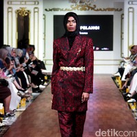 Koleksi Dian Pelangi Fall/Winter 2017. Foto: Mohammad Abduh/Wolipop