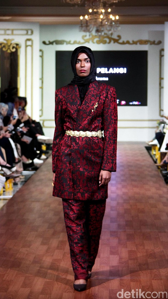 Koleksi Dian Pelangi Fall/Winter 2017. Foto: Mohammad Abduh/Wolipop