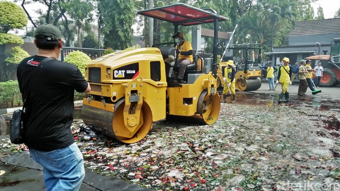 Kejari Tangerang Musnahkan Ribuan Botol Miras