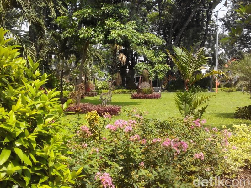 Taman Bungkul di Surabaya Taman Bungkul di Surabaya