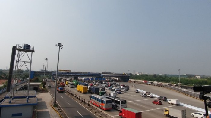 50 Gardu Plus 87 Penjemput Kartu di GT Cikarang Utama Saat Mudik
