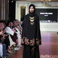 Koleksi Dian Pelangi Fall/Winter 2017. Foto: Mohammad Abduh/Wolipop