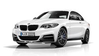 BMW M240i M Performance Edition hadir dengan M Performance Parts. Mobil ini dirancang untuk mengekspresikan daya tarik atletik coupe sport compact.