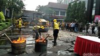 Kejari Tangerang Tangerang Musnahkan Ribuan Botol Miras