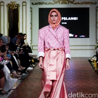Koleksi Dian Pelangi Fall/Winter 2017. Foto: Mohammad Abduh/Wolipop