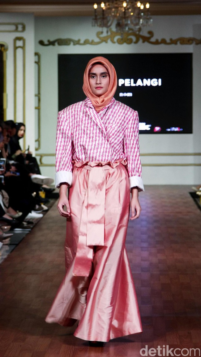 Koleksi Dian Pelangi Fall/Winter 2017. Foto: Mohammad Abduh/Wolipop