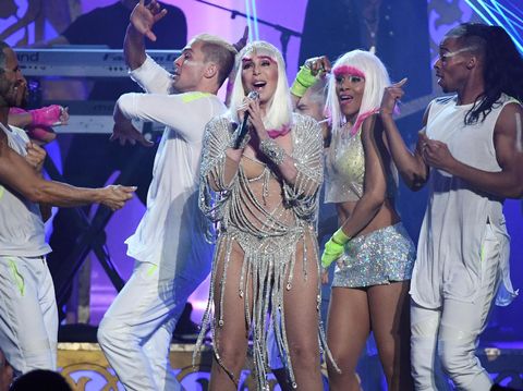 Foto: Cher Seksi Berbusana Transparan di Billboard Music Awards 2017