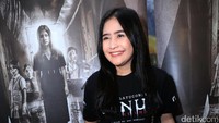Prilly Latuconsina hadir dengan busana kasual serba hitam. Pool/Palevi S/detikFoto.