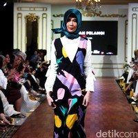 Koleksi Dian Pelangi Fall/Winter 2017. Foto: Mohammad Abduh/Wolipop