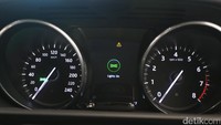 Sebagai sumber tenaga, di balik kapnya terdapat mesin V6 3.0 HSE Si6 dengan imbuhan supercharger, yang mampu menghasilkan tenaga puncak 340 PS pada 6.500 rpm dan torsi maksimal 450 Nm di rentang 3.500 – 5.000 rpm. Foto: Ari Saputra