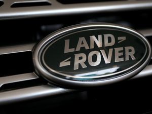 Land Rover Evoque dan Discovery Sport Bakal Disetrum