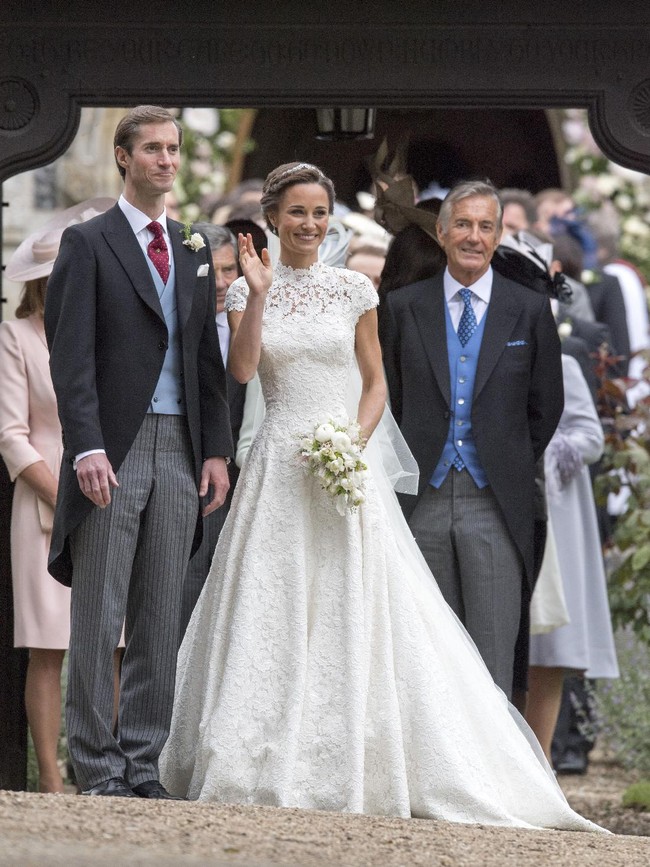 Pippa Middleton dan James Matthews usai resmi menikah di Gereja St. Mark, Engfield, Berkshire, Inggris, Sabtu (20/5/2017).(Photo by Arthur Edwards - WPA Pool/Getty Images)
