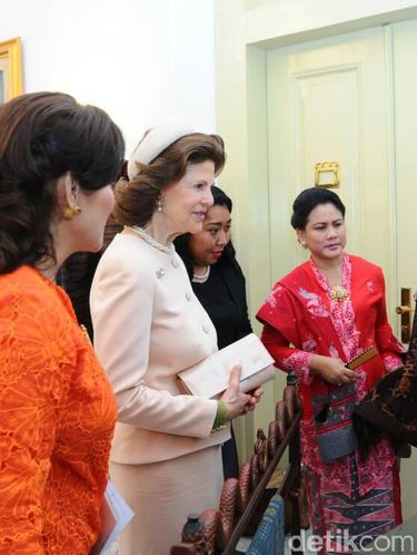Foto: Serasinya Presiden Jokowi dan Iriana dengan Batik Tumpal