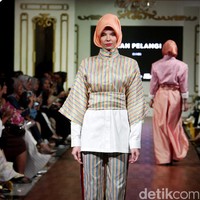 Koleksi Dian Pelangi Fall/Winter 2017. Foto: Mohammad Abduh/Wolipop