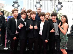 Kulit Berkilau BTS yang Mencuri Perhatian di Billboard Music Awards