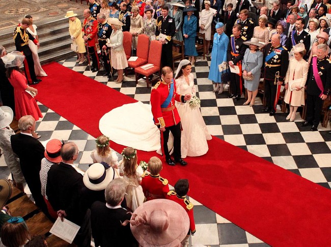 JD Williams, retailer online asal Inggris membuat survei untuk mengetahui gaun pengantin para selebriti dan pesohor dunia yang paling terkenal. Seperti dikutip dari Daily Mail, di urutan 10 teratas, ada gaun pengantin Grace Kelly dan Kate Middleton. Foto: Getty Images