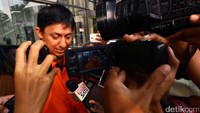 Fahd disebut menerima duit sekitar Rp 3,4 miliar diduga imbalan dalam pemulusan proyek pengadaan tersebut.