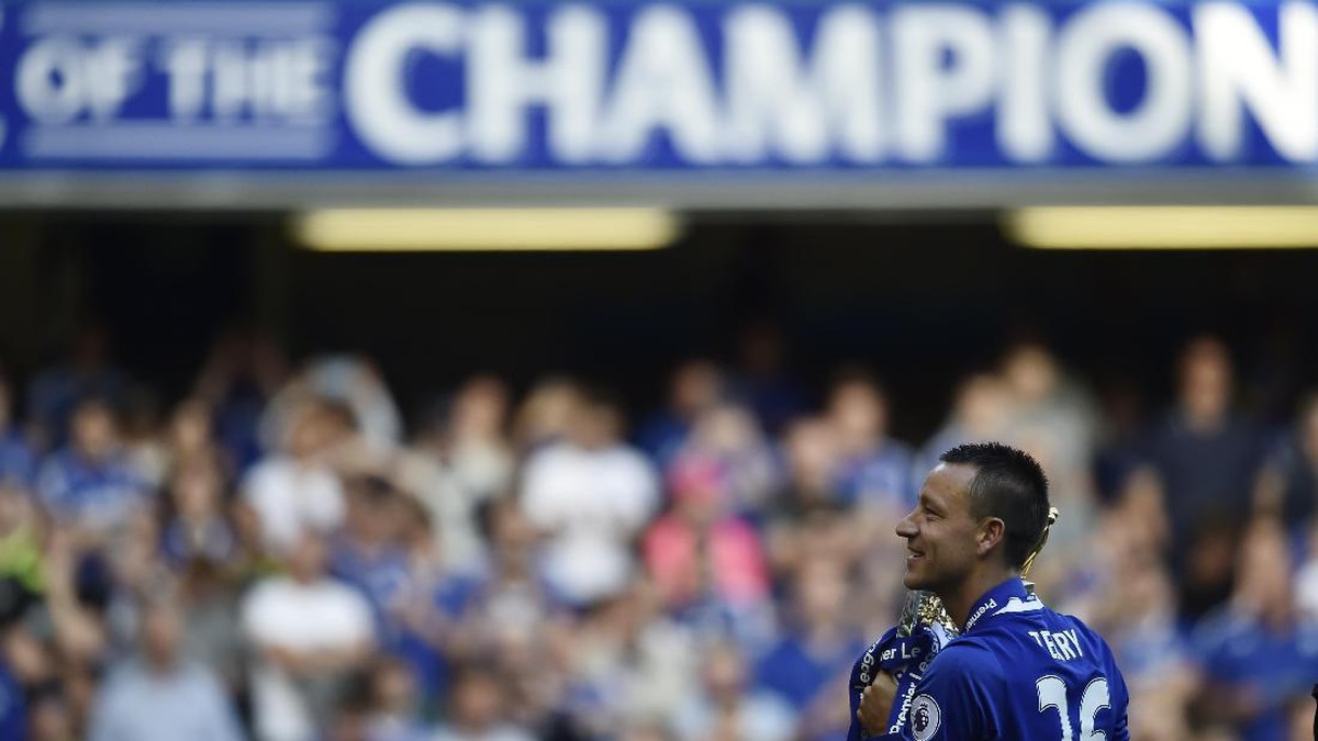 John Terry tengah didekati Aston Villa (Foto: Reuters / Hannah McKay Livepic)