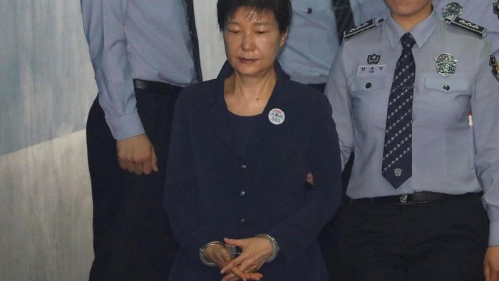 South Korean ousted leader Park Geun-hye arrives at a court in Seoul, South Korea, May 23, 2017.  REUTERS/Kim Hong-Ji