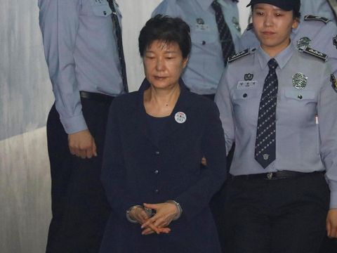 Park Geun-Hye hadiri sidang dengan tangan diborgol