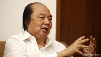 Tahir banyak dikenal karena kemurahan hatinya membantu banyak orang. Mohammad Noer, Hidayat Nur Wahid, dan Bill Gates yang menginspirasinya untuk menjadi filantropi alias dermawan. 