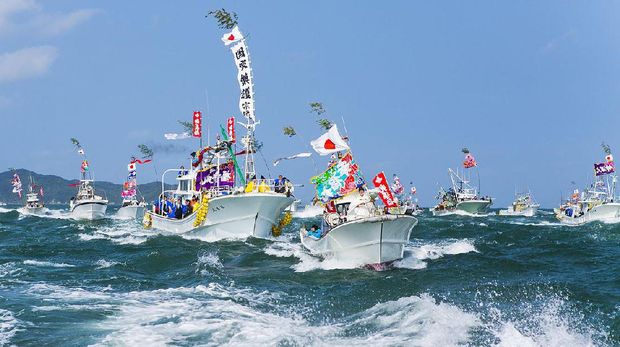 Pulau ini hanya dikunjungi setahun sekali (okinoshima-heritage.jp)