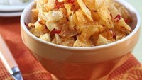 Kering kentang yang manis gurih sedikit pedas ini bisa jadi lauk nasi hangat. Kamu bisa menyiapkan sebagai stok lauk tambahan saat sahur. Cara membuatnya bisa kamu lihat di resep ini. Foto: detikFood/iStock