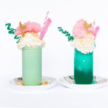 Setelah Unicorn, Kini Hadir Makanan dan Minuman Warna Warni Bertema Mermaid!
