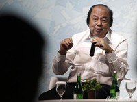Kisah Orang Terkaya RI Keliling Dunia Bagi-bagi Duit