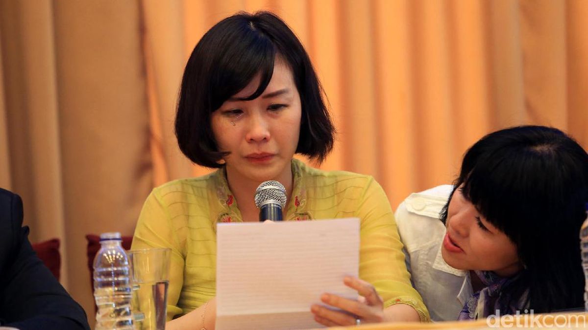 80-yillarning guruh pornosi, somonxonada uchta sherik ishtirok etgan