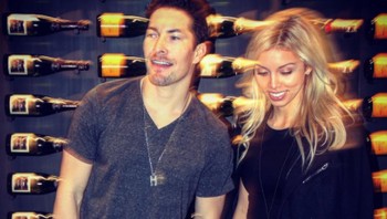 Bersama tunangannya. Foto: Instagram