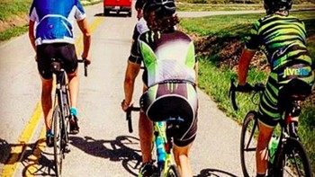 Cukup banyak ia memajang foto saat bersepeda. Foto: Instagram