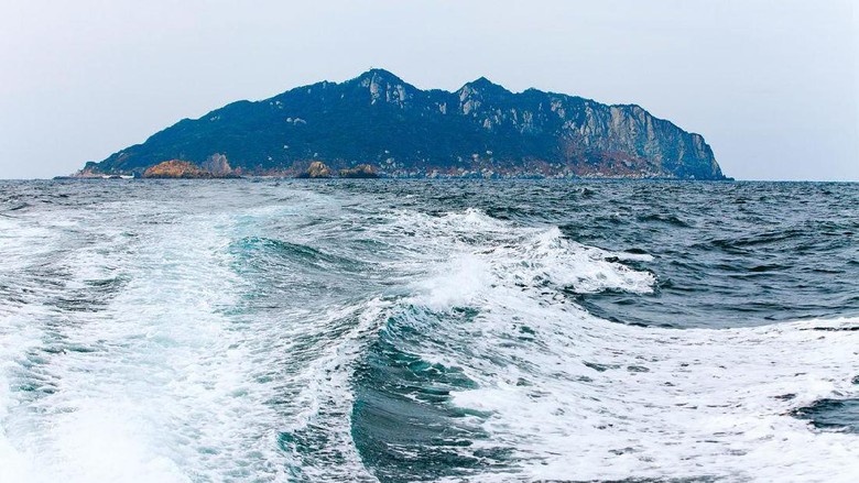 Pulau Suci di Jepang, Wanita Tak Boleh Datang dan Pria 