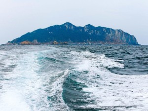 Pulau Suci di Jepang, Wanita Tak Boleh Datang dan Pria Harus Telanjang