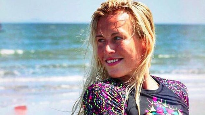 Wanita Cantik Ini Resign Buat Main Kitesurfing di Seluruh Dunia