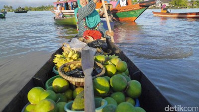 Foto-foto Pasar Terapung Banjarmasin, Kamu Sudah ke Sini?