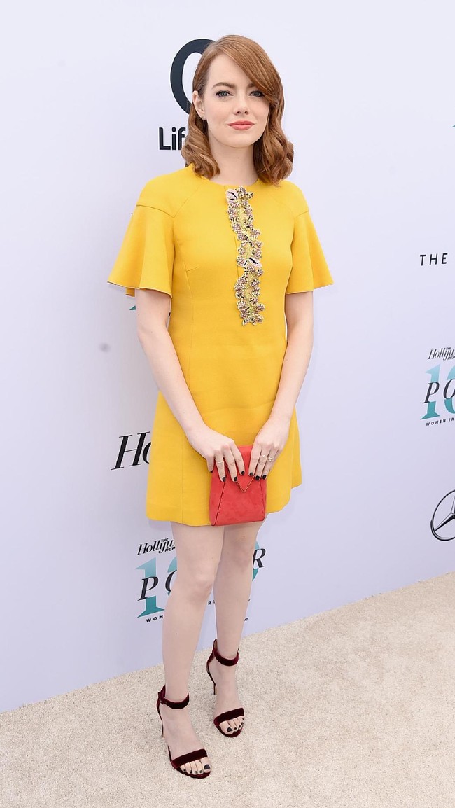 Emma Stone attends The Hollywood Reporters Annual Women in Entertainment Breakfast in Los Angeles at Milk Studios on December 7, 2016 in Hollywood, California.  (Photo by Kevin Winter/Getty Images for The Hollywood Reporter )