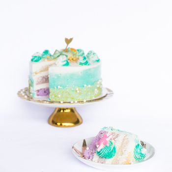 Setelah Unicorn, Kini Hadir Makanan dan Minuman Warna Warni Bertema Mermaid!