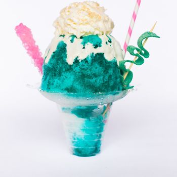 Setelah Unicorn, Kini Hadir Makanan dan Minuman Warna Warni Bertema Mermaid!