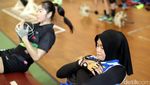 Melihat Atlet Voli Putri Berlatih