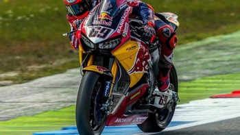 Saat beraksi dengan nomor kesukaannya, 69. Foto: Instagram