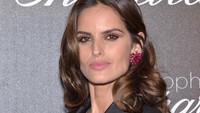Model cantik Izabel Goulart juga turut datang. Foto: Pascal Le Segretain/Getty Images