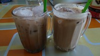 Makan Mie Jalak enggak lengkap tanpa minuman favorit khas Aceh, teh tarik. Kalau sudah begini, traveler yang letih sehabis jalan-jalan akan merasa kembali bertenaga (Bonauli/detikTravel)