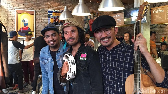 Rio Dewanto dan Chicco Jerikho Isi Soundtrack Filosofi Kopi 2: Ben & Jody