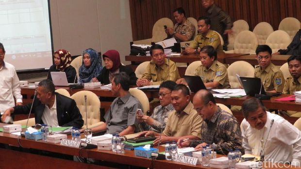  Pansus RUU Pemilu menggelar rapat membahas 14 isu-isu yang akan diambil keputusannya hari ini di gedung DPR, Jakarta, Selasa (23/5/2017)