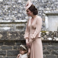 Warna millennial pink khas tahun 2017 tidak akan berlanjut ke 2018. Tahun depan, diperkirakan warna lavender yang akan banyak dipakai. Misalnya saja di fashion show Proenza Schouler sampai Victoria Beckham. Foto: Getty Images